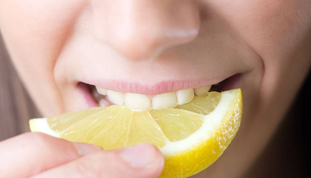 Hábitos que dañan dientes y encías
